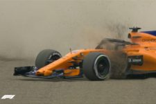 【FP1動画】ラストラン･･･アロンソ、デグナー入口で芝生にはみ出してグラベルに飛び出す／F1日本GP