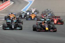 【F1】FIA技術指令多発の背景にレッドブルとメルセデスのタイトル争い激化