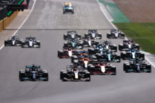【F1イギリスGPハイライト動画】1周目にフェルスタッペンが大クラッシュ！ペナルティのハミルトンが99勝目