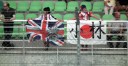 F1マレーシアGPのグランドスタンドに日の丸を掲げるファン