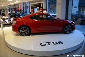 トヨタ、パリ・シャンゼリゼのショールーム「GT86」が大人気