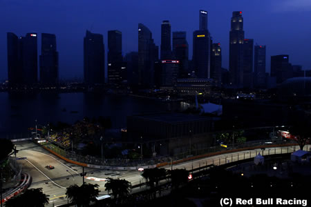 ナイトレースのF1シンガポールGP、今後も市街地コースで開催へ