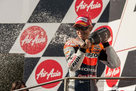 MotoGP第17戦決勝、ストーナーが優勝、ロレンソがチャンピオンを確定