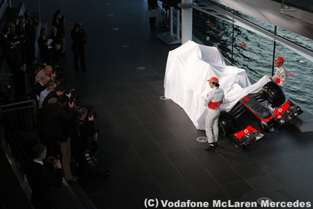 マクラーレン、渦中のテクニカルディレクターが新車発表会を欠席