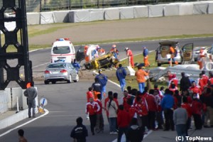 【続報】フェラーリドライバーは意識不明で搬送、マーシャルも骨折との情報