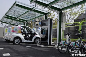 トヨタ、電動モビリティの充電ステーション「スマートモビリティパーク」を設置