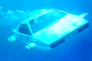 【映画】『007』ボンドカー、潜水艇仕様のロータス「エスプリ」がオークションに