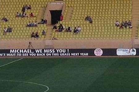 モナコ恒例のサッカーゲームでミハエル・シューマッハへのメッセージ