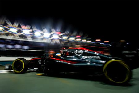 【マクラーレン・ホンダ】「完ぺきなレースでポイントを」フェルナンド・アロンソ／F1シンガポールGP2日目