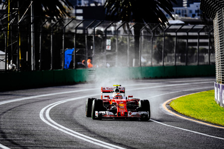 フェラーリ「雨と風に振り回された」／F1オーストラリアGP1日目