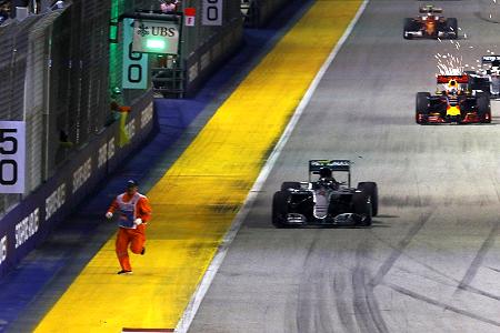 FIA、F1シンガポールGP決勝で起きたマーシャルのニアミス事件を調査