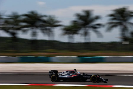 【P2スピード】ホンダ新PUのアロンソ、4番手で期待高まる／F1マレーシアGPフリー走行2回目