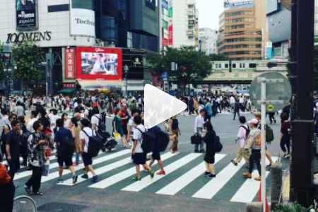 【動画】アロンソ、渋谷スクランブル交差点を楽しむ