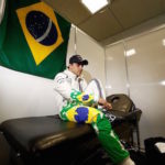 【画像】涙ぐむフェリペ・マッサ、特別スーツとヘルメットで最後の母国GPへ挑む