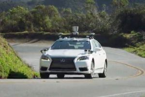 トヨタ「交通事故死傷者低減に貢献」レクサスLS600hLの自動運転実験車を米カリフォルニアで公表