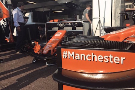 【マクラーレン・ホンダ】F1界、英マンチェスター自爆攻撃の犠牲者を追悼