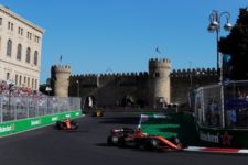 【レース速報】大荒れ、セーフティカー3回から赤旗。アロンソ8位、入賞のチャンス／F1アゼルバイジャンGP