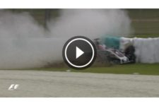 【動画】グロージャン、めくれた“排水溝”でタイヤが裂けて高速クラッシュ！