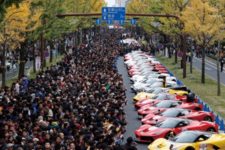 フェラーリF1が22日、大阪・万博記念公園をデモ走行！スーパーカーも80台集結