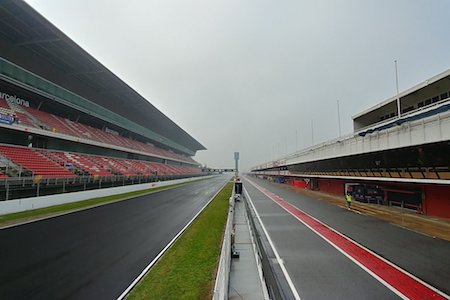 【F1テスト4日目朝】雨と霧の中、走行続ける　ホンダはフェラーリに次ぐ4番手、マクラーレン2番手
