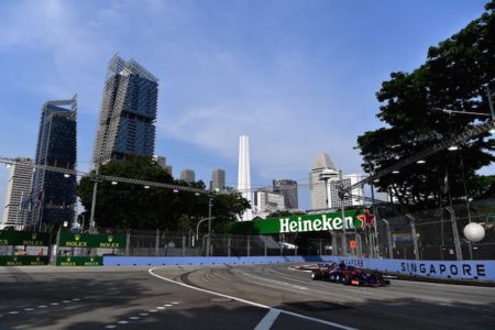 【FP1速報】レッドブルをフェラーリが追う　トロロッソ・ホンダは後方／F1シンガポールGP
