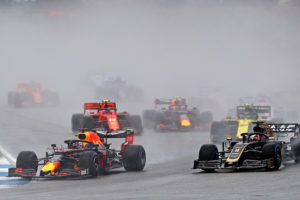 【F1レース速報】ウェットスタートで大混乱！レース折り返しでホンダが1位と4位／F1ドイツGP