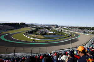 【F1日本GP】“53周目”にクラッシュしたペレス「ガスリーにはスペースを空けていた」FIAのシステムエラーに助けられ“幸運の9位入賞”