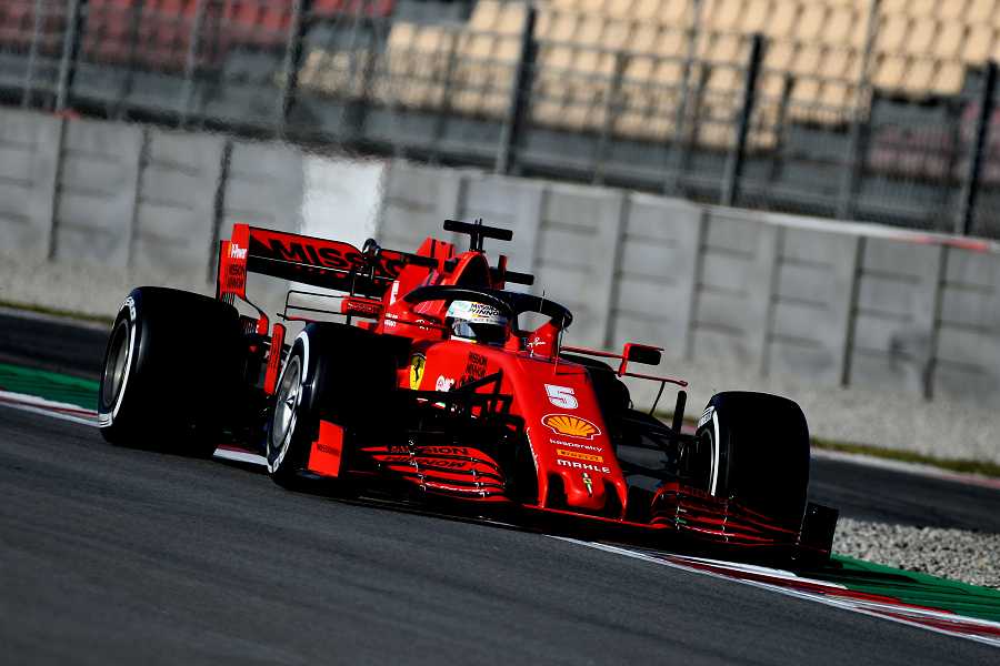 「フェラーリはテストで本当の速さを隠していた」とメルセデスのボス