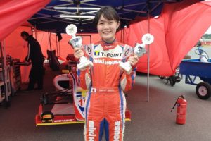 【画像】F1を目指す14歳女性ドライバーJuju、海外F4デビュー戦でポール・トゥ・ウィン！