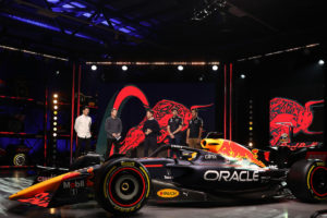【動画：F1新車】オラクル・レッドブル・レーシング『RB18』新車発表会動画　エンジンカウルにはHRCロゴ