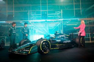 【動画：F1新車】アストンマーティンF1『AMR22』新車発表会の様子