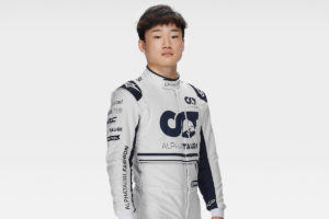 【F1新車発表会】F1参戦2年目の角田裕毅、アルファタウリ新車AT03は「本当にかっこいい」スーツ右腕には『HRC』ロゴ