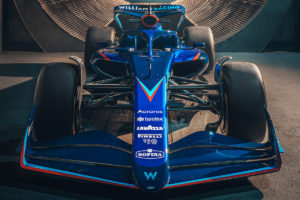 【F1新車】名門ウィリアムズ、2022年の新車『FW44』を発表！光沢のある濃いブルーのデザインへ