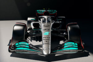 【動画：F1新車発表会】写真とは別物！メルセデス、スッキリとまとめた2022年の新車『W13』発表！シルバーアロー復活！