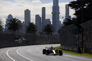 【F1オーストラリアGP P1速報】フェラーリ対レッドブルで開幕！角田裕毅11番手でガスリーを上回る