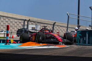 【初開催F1マイアミGP：FP1レポート】フェラーリがトップ。習熟走行中心もボッタスがクラッシュ、メルセデスは改良パーツに期待