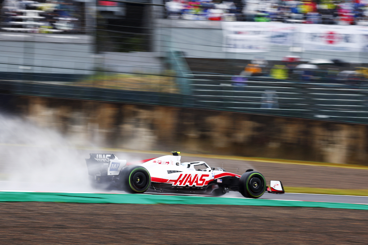 【クラッシュ画像：F1日本GP】シューマッハがFP1セッション終了後にクラッシュ！