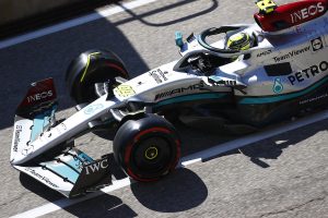 FIA、メルセデスの“挑発的”な新ウイングを違法と判断。落胆するハミルトン「アップグレードしてもこれ以上近づけない」