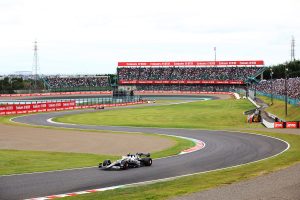 【予選Q2：F1日本GP】角田裕毅、初の母国GP予選は「ブレーキングトラブル」でQ3進出ならず。最速はペレス、2番手アロンソ！