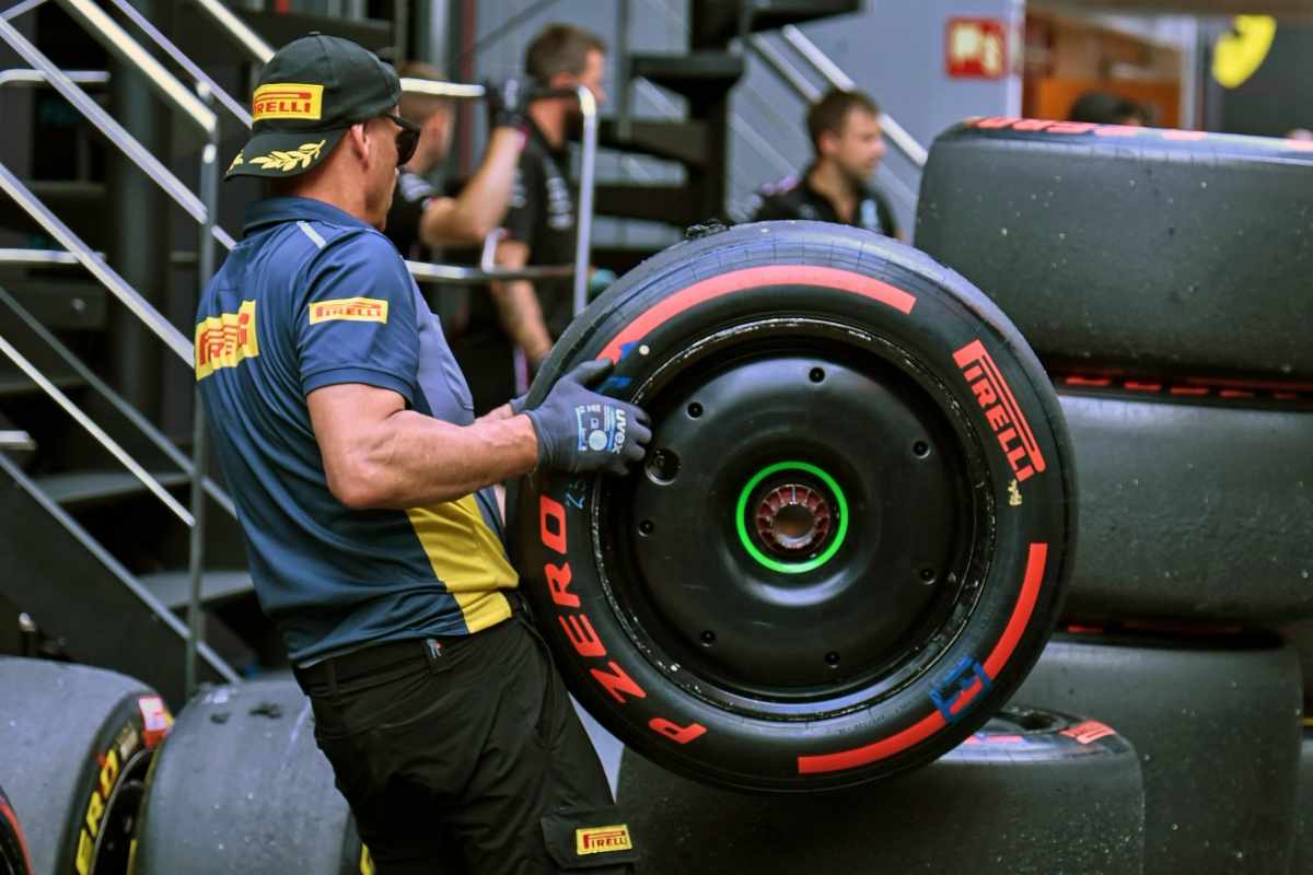 F1イギリスGPで導入される新スペックタイヤの重量増加を懸念するドライバーたち　デグラデーションに影響が出ればチームの勢力図に変化も？