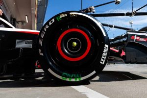 F1公式タイヤサプライヤーのピレリがアロンソに反論「アストンマーティンの不振はタイヤのせいではない」