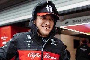 中国人F1ドライバーの周冠宇がアルファロメオとの新契約締結に自信「チームは僕の仕事に満足してくれている」