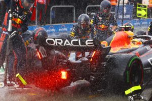 【F1オランダGP】大雨で赤旗中断！すでに3台がリタイア。再スタート順は？