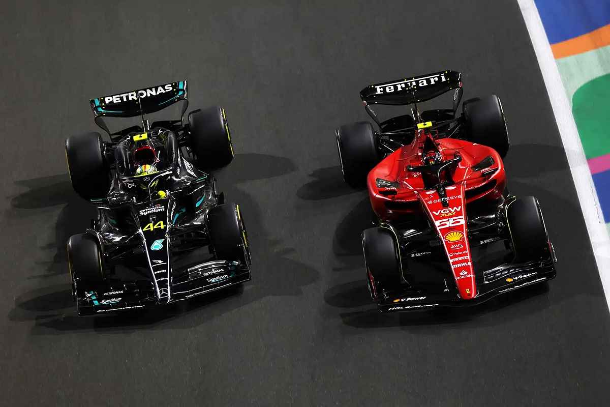 F1最終戦アブダビGPで決着するコンストラクターズ2位争い、元F1王者バトンと元インディカー優勝者ダニカ・パトリックはメルセデスよりフェラーリ優勢と予想