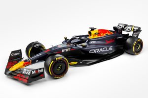【F1新車】王者の貫禄…レッドブル、F1参戦20年目の『RB20』発表！空気の流れが見えるマシン
