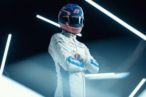 【画像集】ウィリアムズF1のレーシングスーツ、アルボンとサージェントのヘルメット