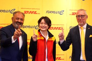 18歳の女性レーサーJuju、フォーミュラE東京大会でDHLアンバサダー就任！「いつかDHLカラーでレース参戦を」大学入学前の「課題提出が終わってない」と焦りも