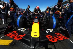 フェルスタッペンは激怒！F1オーストラリアGPでのリタイアは“単純なミス？”　チーム内の緊張が影響か