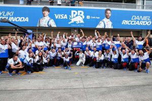 RB F1ディレクターが角田裕毅とピットクルーらを称賛「チーム一丸となった」